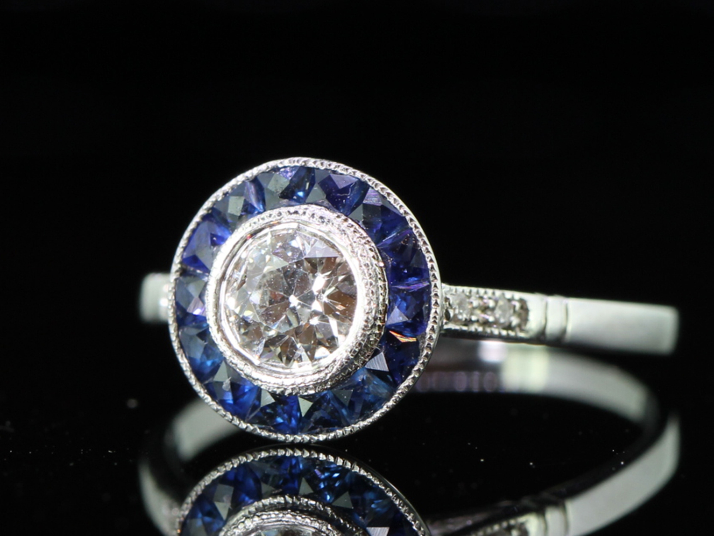 BEAUTIFUL DIAMOND AND SAPPHIRE ART DECO INSPIRED PLATINUM RING
