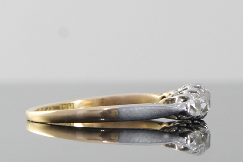 GORGEOUS CLASSIC FIVE STONE EDWARDIAN DIAMOND 18 CARAT GOLD AND PALLADIUM RING