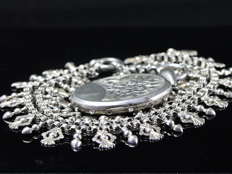 RARE EDWARDIAN SILVER LOCKET AND COLLARETTE � CIRCA 1800 