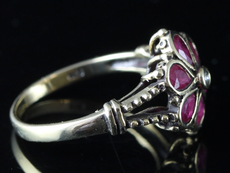 BEAUTIFUL RUBY AND DIAMOND FLOWER 9 CARAT GOLD CLUSTER RING