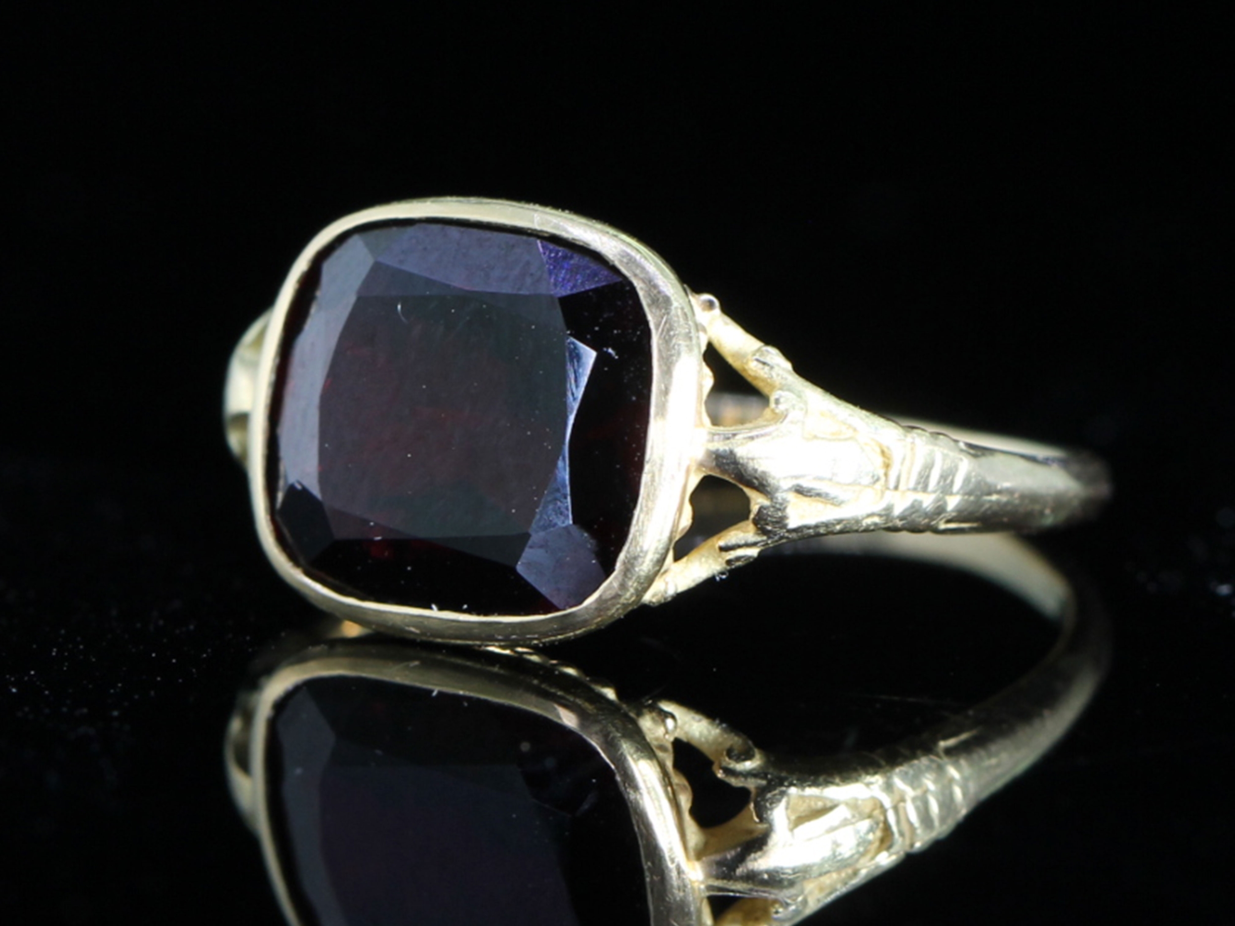 Edwardian Garnet 18ct Gold Ring