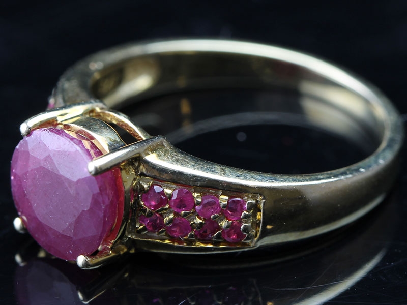  WONDERFUL RUBY SOLITAIRE 9 CARAT GOLD RING