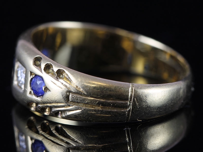 GORGEOUS EDWARDIAN SAPPHIRE AND DIAMOND 18 CARAT GOLD RING