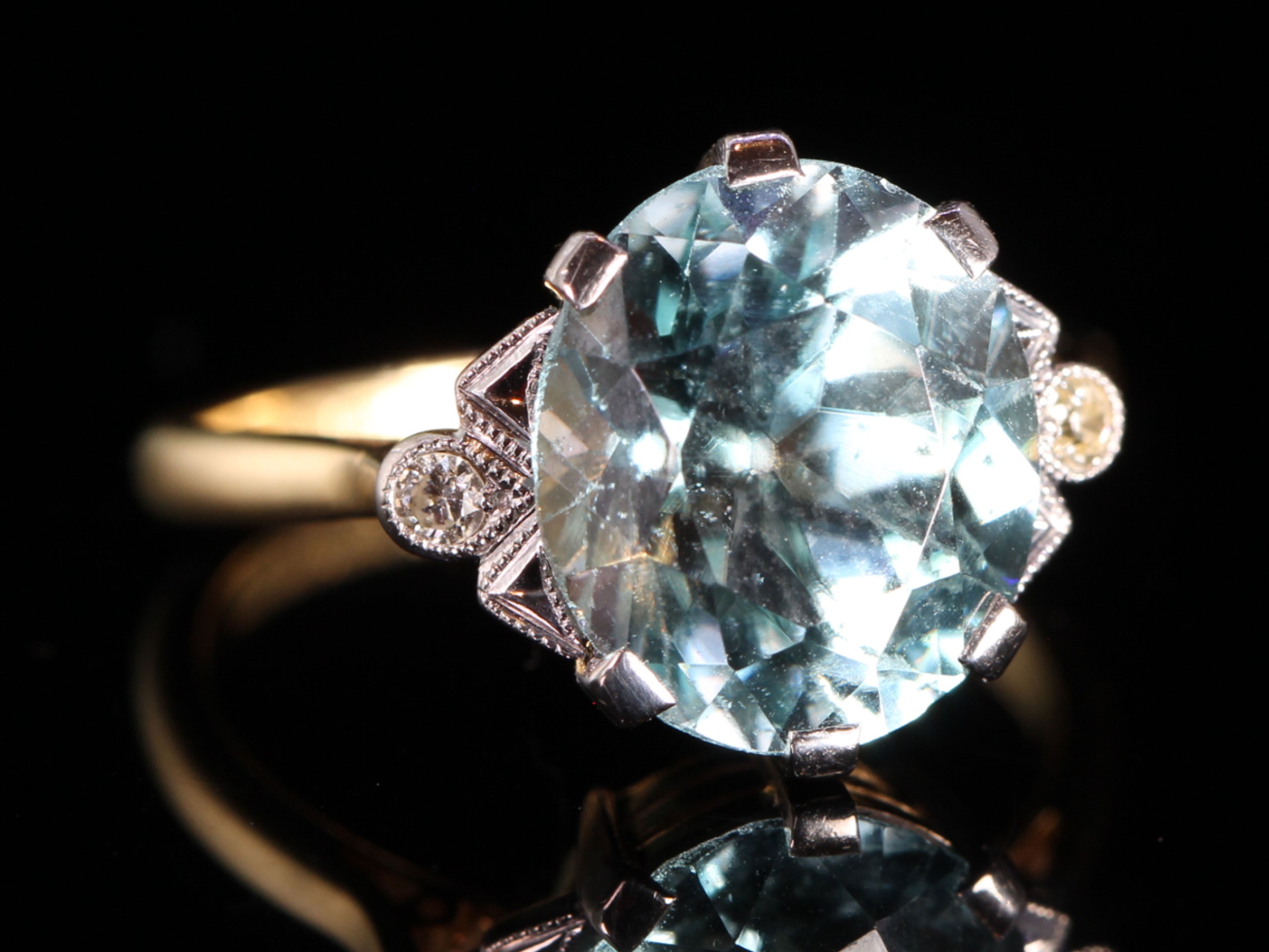 Art Deco Natural Blue Zircon 18ct Gold Cocktail Ring