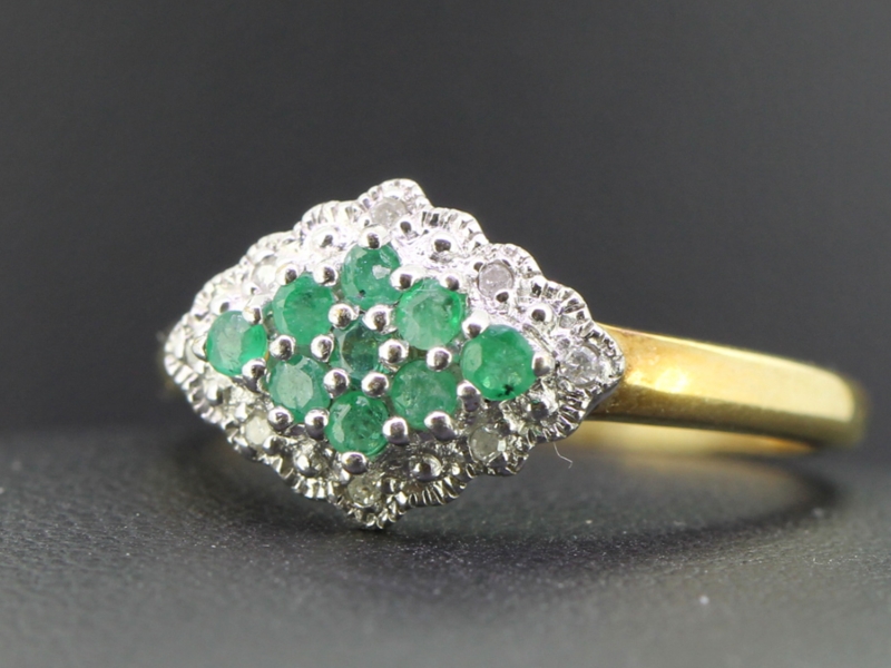 BEAUTIFUL EMERALD AND DIAMOND 9 CARAT GOLD RING