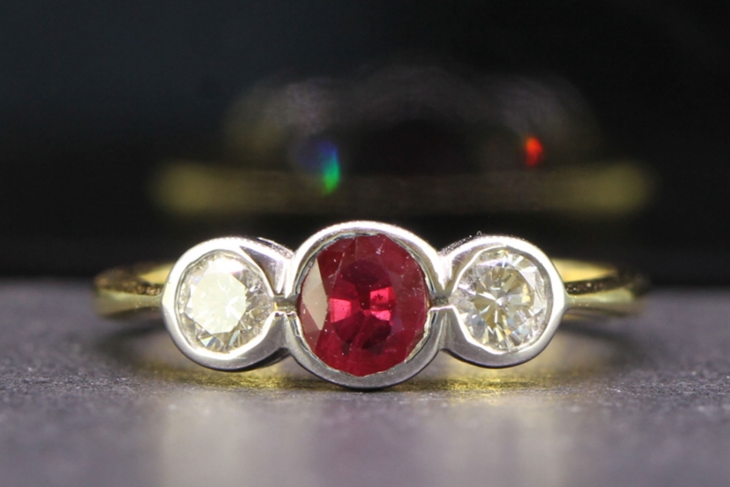 EXQUISITE BURMESE RUBY AND DIAMOND 18 CARAT GOLD RING