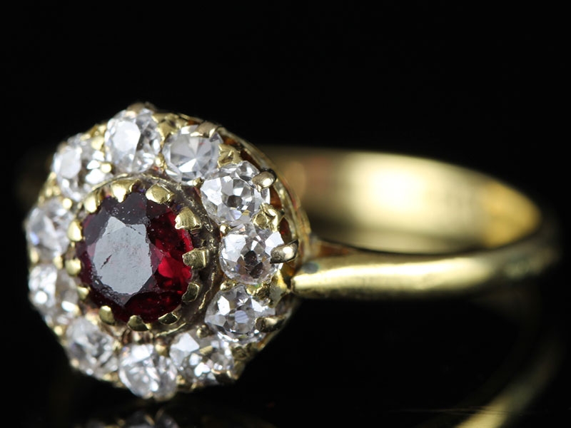 GORGEOUS RUBY AND DIAMOND CLUSTER 18 CARAT GOLD RING