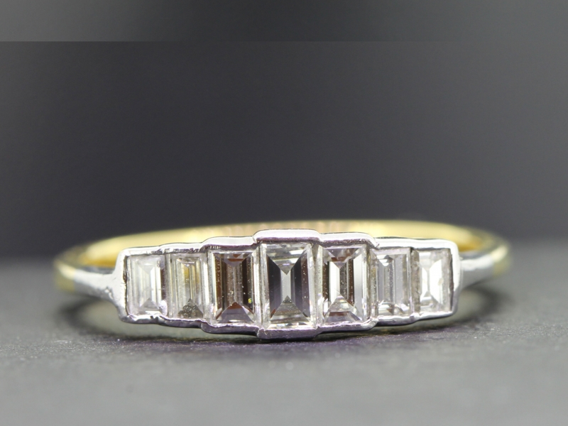 STUNNING SEVEN STONE DIAMOND 18 CARAT GOLD RING