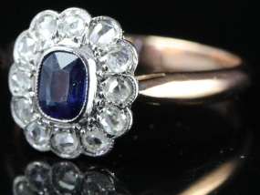 GORGEOUS CEYLON SAPPHIRE AND DIAMOND EDWARDIAN 18 CARAT GOLD RING (1901-1914)