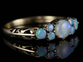 BEAUTIFUL  9 CARAT GOLD ANTIQUE OPAL RING