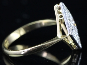 STUNNING ART DECO DIAMOND 18 CARAT GOLD AND PLATINUM RING