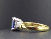  SOPHISTICATED CEYLON SAPPHIRE AND DIAMOND 18 CARAT GOLD RING