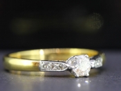 BEAUTIFUL DIAMOND SOLITAIRE 18 CARAT GOLD RING