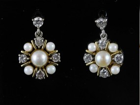 ELEGANT PAIR OF NATURAL PEARL AND DIAMOND CLUSTER 18 CARAT GOLD EAR RINGS