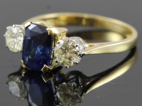 STUNNING SAPPHIRE AND DIAMOND TRILOGY 18 CARAT GOLD RING