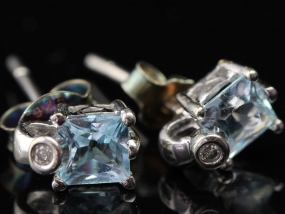 FABULOUS AQUAMARINE AND DIAMOND 9 CARAT GOLD STUD EARRINGS