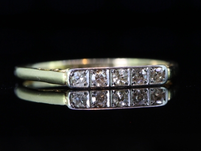 EXQUISITE 1920s DIAMOND 18 CARAT GOLD BAND