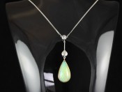 GORGEOUS OPAL AND DIAMOND PLATINUM AND 18 CARAT GOLD NECKLACE