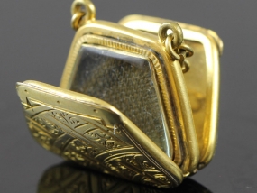 UNIQUE RARE EDWARDIAN  15 CARAT GOLD BAG LOCKET