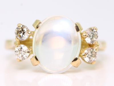 STUNNING MOONSTONE AND DIAMOND 18 CARAT GOLD RING