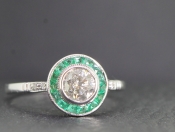 BEAUTIFUL DIAMOND AND EMERALD ART DECO INSPIRED PLATINUM RING