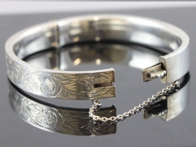 PRETTY EDWARDIAN SILVER FLORAL SILVER BANGLE