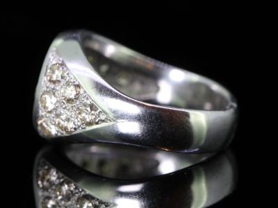 Gorgeous Diamond 9 Carat Gold Signet Ring