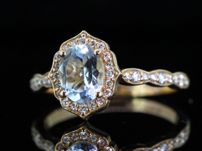  BREATHTAKING AQUAMARINE AND DIAMOND 18 CARAT ROSE GOLD RING