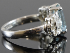  MAGNIFICENT AQUAMARINE AND DIAMOND ART DECO INSPIRED PLATINUM RING