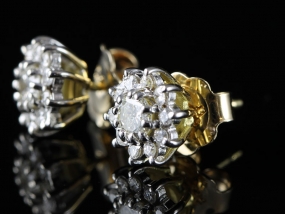 STUNNING ONE CARAT DIAMOND DAISY CLUSTER 18 CARAT WHTIE GOLD STUD EARRINGS