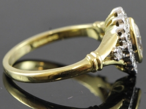ELEGANT MARQUISE CUT DIAMOND CLUSTER 18 CARAT RING