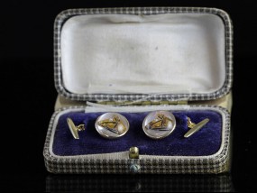 CIRCA 1920's 18 CARAT GOLD INTAGLIO CRYSTAL HORSE CUFFLINKS