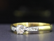 BEAUTIFUL DIAMOND SOLITAIRE 18 CARAT GOLD RING