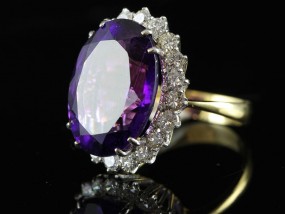 MAGNIFICIENT AMETHYST AND DIAMOND 18 CARAT GOLD CLUSTER RING