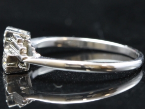 GORGEOUS ART DECO DIAMOND PLATINUM AND 18 CARAT GOLD RING