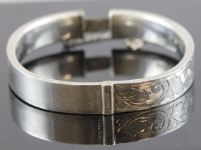 PRETTY EDWARDIAN SILVER FLORAL SILVER BANGLE