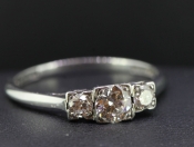 EXQUISTE TRANSITIONAL CUT DIAMOND PLATINUM TRILOGY RING