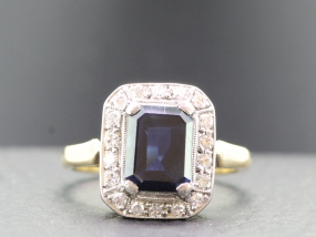 LATE ART DECO RECTANGULAR SAPPHIRE AND DIAMOND 18 CARAT GOLD AND PLATINUM RING