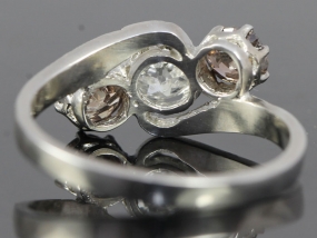 FABULOUS 1920s PLATINUM THREE STONE DIAMOND RING