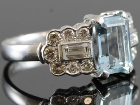  MAGNIFICENT AQUAMARINE AND DIAMOND ART DECO INSPIRED PLATINUM RING