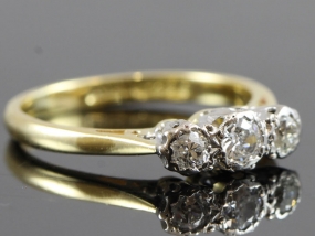 GRACEFUL EDWARDIAN TRILOGY DIAMOND 18 CARAT GOLD RING