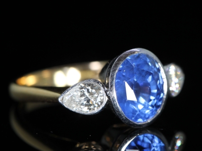 Vintage 3.5ct Sapphire and Diamond 18ct Gold Trilogy Ring
