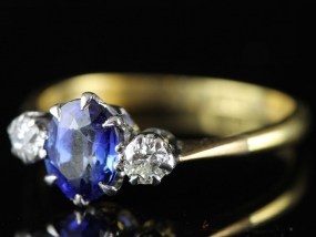 GORGEOUS CEYLON SAPPHIRE AND DIAMOND 18 CARAT GOLD TRILOGY RING