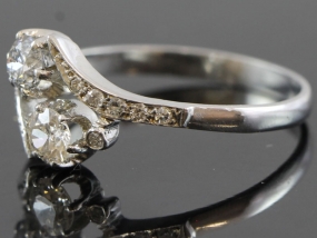 STUNNING EDWARDIAN TWO STONE DIAMOND TWIST 18 CARAT GOLD RING