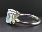 BEAUTIFUL AQUAMARINE AND DIAMOND PLATINUM RING