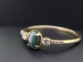 PRETTY ALEXANDRITE AND DIAMOND 9 CARAT GOLD RING