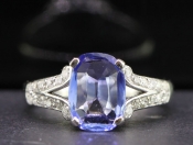  BEAUTIFUL SAPPHIRE AND DIAMOND 18 CARAT GOLD RING