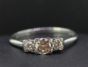 EXQUISTE TRANSITIONAL CUT DIAMOND PLATINUM TRILOGY RING