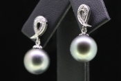 STUNNING BLACK TAHITIAN PEARL 9 CARAT GOLD EARRINGS