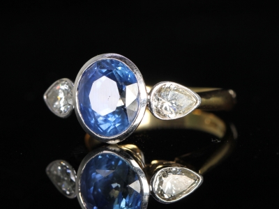 Vintage 3.5ct Sapphire and Diamond 18ct Gold Trilogy Ring